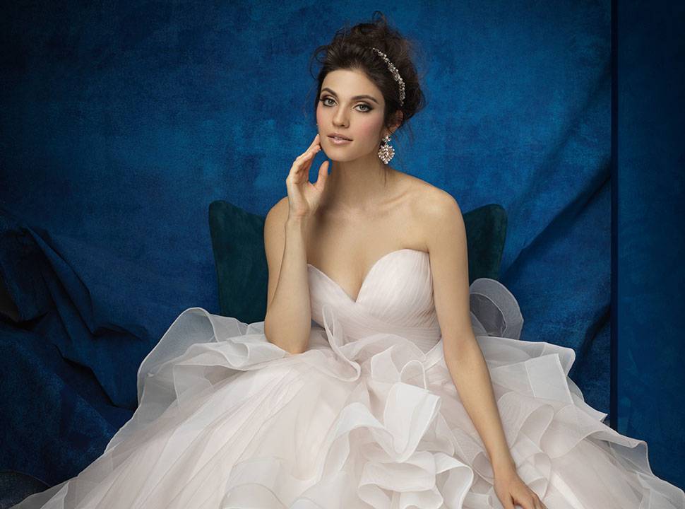 拖尾婚纱定制新款抹胸蓬蓬裙小拖尾婚纱礼服HS9047