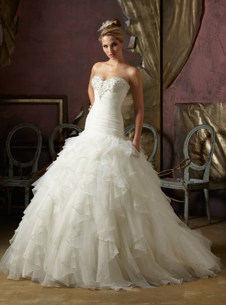 抹胸婚纱定做新款白纱蓬蓬裙小拖尾婚纱定做批发HS9635