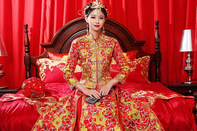 结婚新娘的婚纱礼服谁买？要买哪几套？