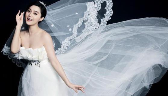 定制一套婚纱多少钱？